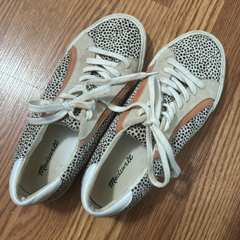 Athletic shoes
